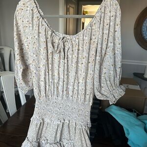 Adorable floral dress, new with tags, off shoulder